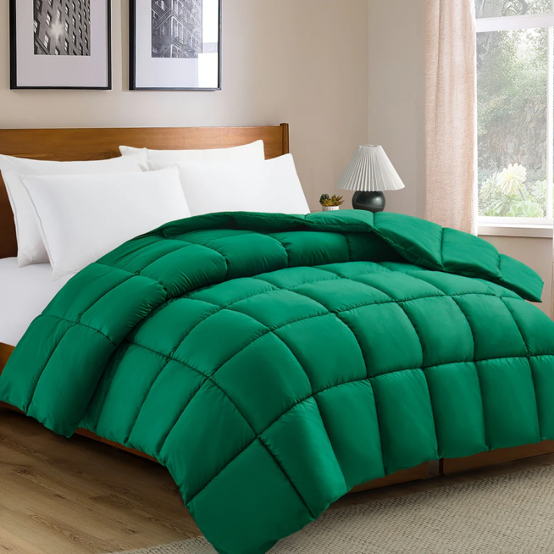 Ultra-Lightweight Polyester Duvet for All Seasons - Soft & Comfortable Green