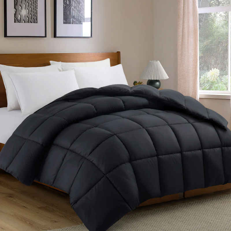 Ultra-Lightweight Polyester Duvet for All Seasons - Soft & Comfortable Black